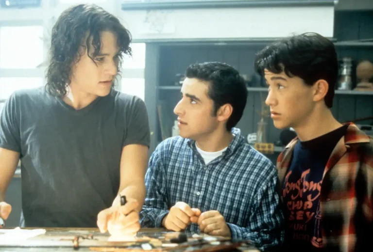 10 Things I Hate About You movie review featuring Heath Ledger and Julia Stiles